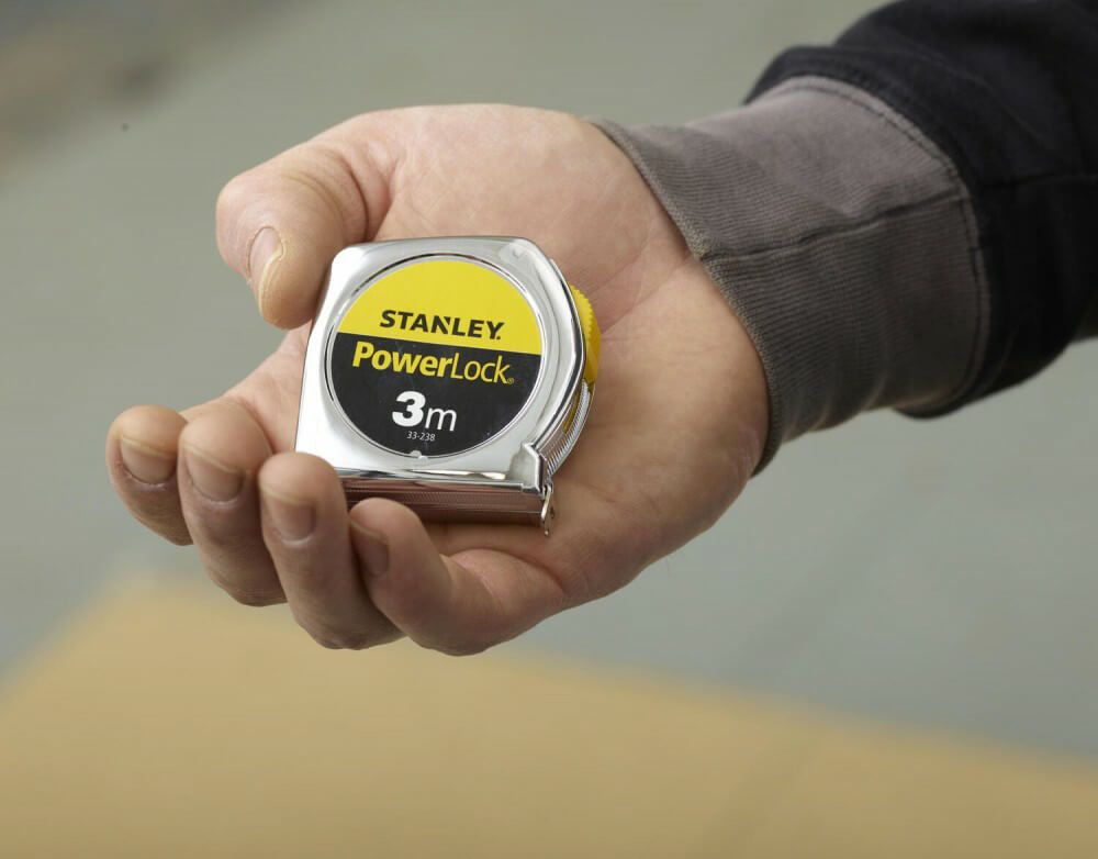 Рулетка измерительная Powerlock® длиной 3 м, шириной 12,7 мм в хромированном пластмассовом корпусе STANLEY 0-33-238