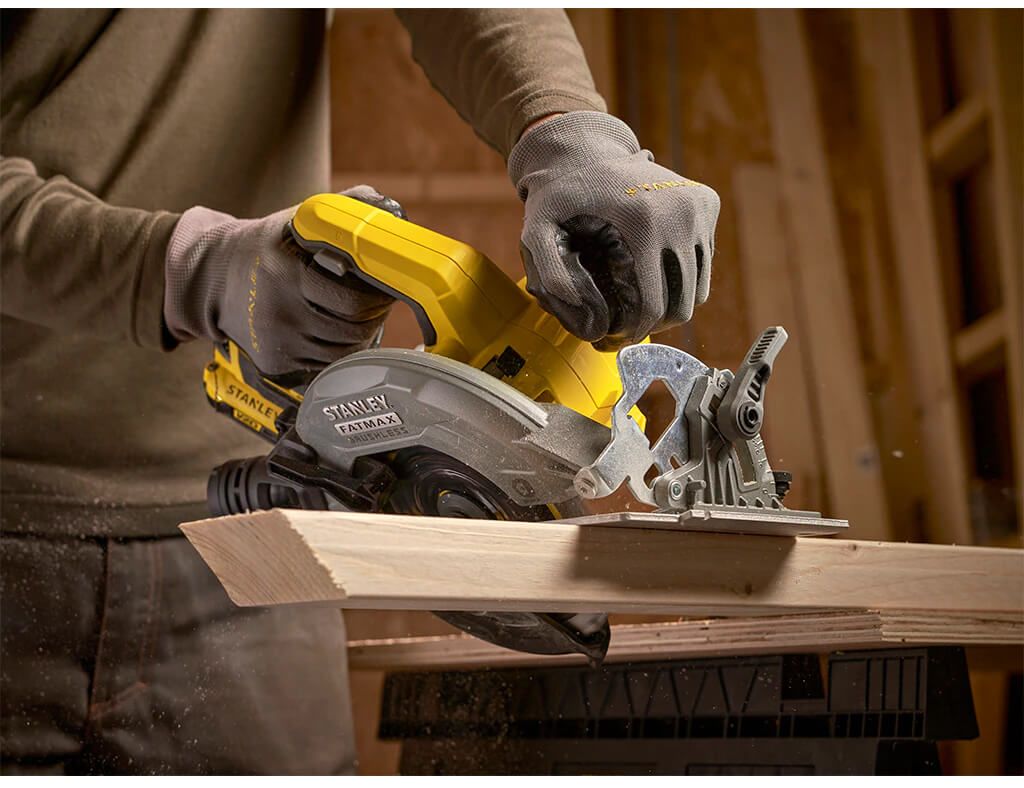 Пила циркулярная аккумуляторная STANLEY FATMAX SFMCS550M2K