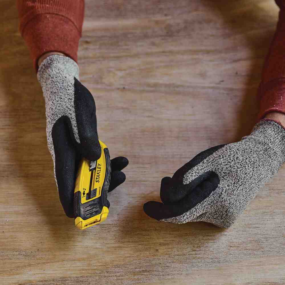 Нож Control-Grip длиной 132 мм с выдвижным лезвием для отделочных работ STANLEY STHT10432-0