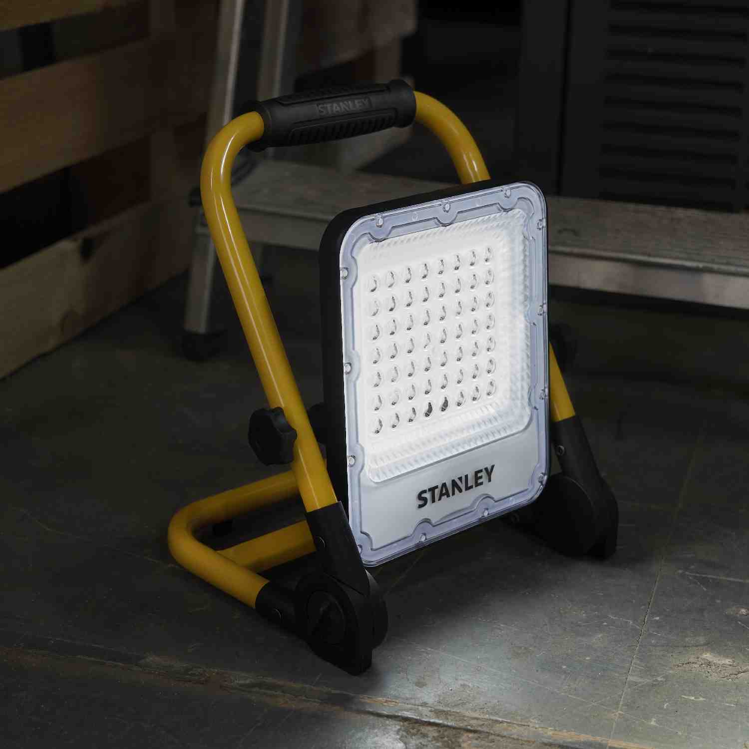Прожектор светодиодный STANLEY SXLS37177E