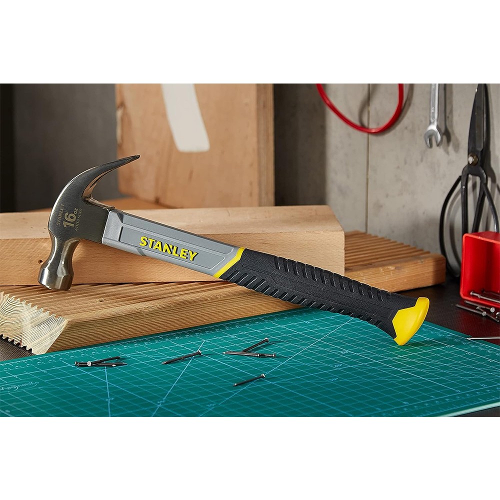 Молоток Fiberglass с весом головки 450 г, с загнутым гвоздодером. STANLEY STHT0-51309