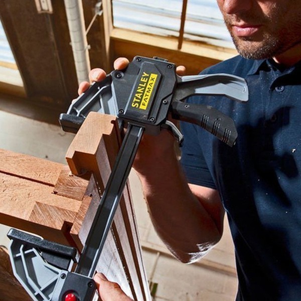 Струбцина FatMax L триггерная с максимальным усилием сжатия 135 кг STANLEY FMHT0-83236