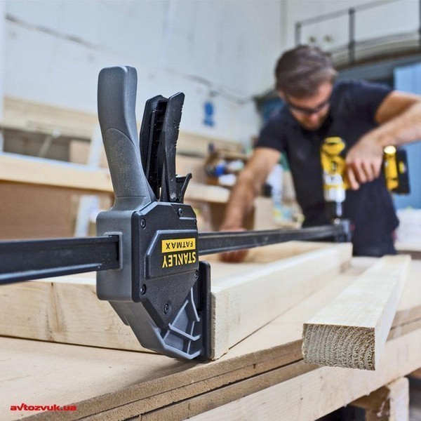 Струбцина FatMax XL триггерная с максимальным усилием сжатия 270 кг STANLEY FMHT0-83241
